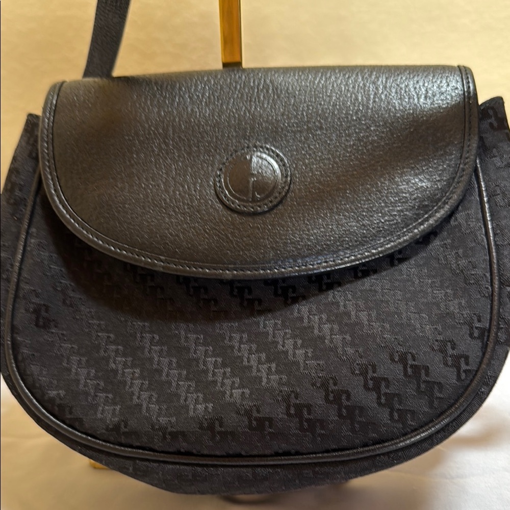 Gucci Authentic Black Leather Crossbody Bag with Adjustable Strap